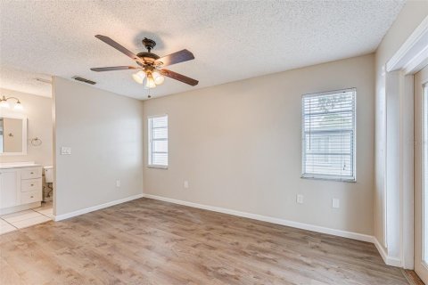 House in New Port Richey, Florida 3 bedrooms, 101.17 sq.m. № 1829182 - photo 19