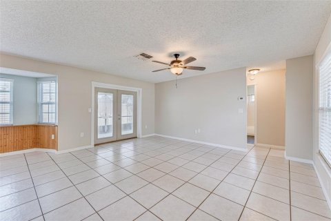 House in New Port Richey, Florida 3 bedrooms, 101.17 sq.m. № 1829182 - photo 7