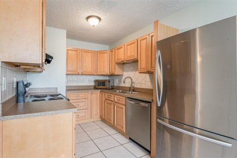 House in New Port Richey, Florida 3 bedrooms, 101.17 sq.m. № 1829182 - photo 15