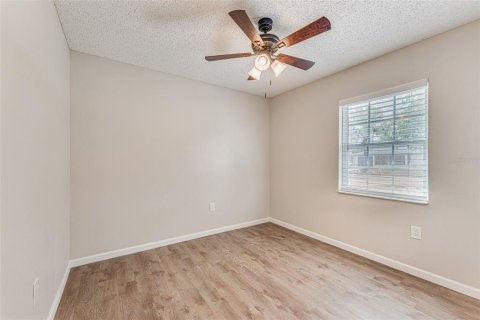 House in New Port Richey, Florida 3 bedrooms, 101.17 sq.m. № 1829182 - photo 26