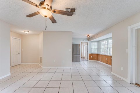 House in New Port Richey, Florida 3 bedrooms, 101.17 sq.m. № 1829182 - photo 10