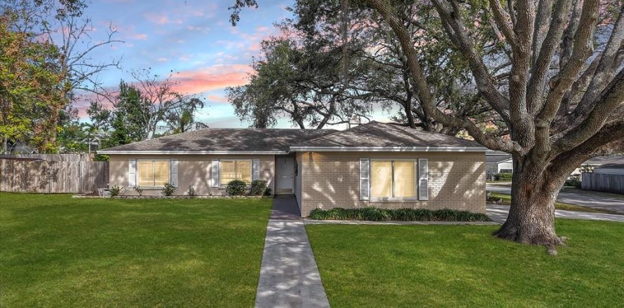 House in Valrico, Florida 4 bedrooms, 159.14 sq.m. № 2151705