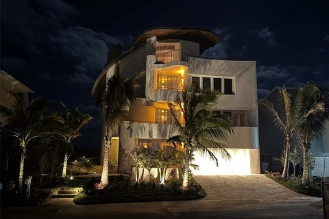 Villa ou maison à louer à New Smyrna Beach, Floride: 3 chambres, 372.45 m2 № 2151118 - photo 2