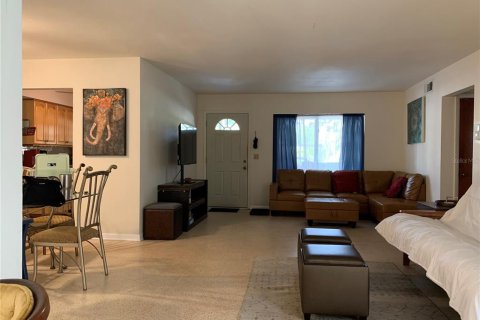 House in Clearwater, Florida 2 bedrooms, 192.68 sq.m. № 2218803 - photo 3