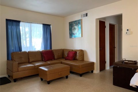 House in Clearwater, Florida 2 bedrooms, 192.68 sq.m. № 2218803 - photo 12