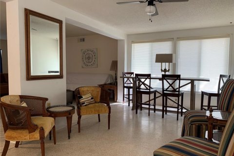 House in Clearwater, Florida 2 bedrooms, 192.68 sq.m. № 2218803 - photo 9