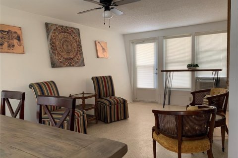 House in Clearwater, Florida 2 bedrooms, 192.68 sq.m. № 2218803 - photo 7