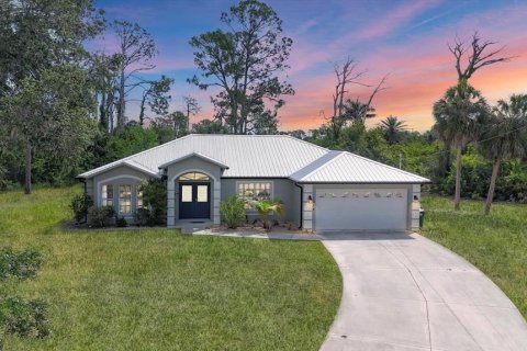 House in North Port, Florida 3 bedrooms, 131.74 sq.m. № 1755632 - photo 2