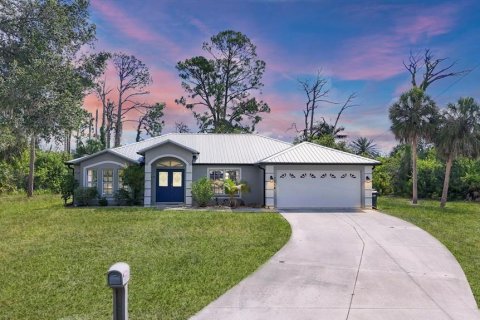 House in North Port, Florida 3 bedrooms, 131.74 sq.m. № 1755632 - photo 1