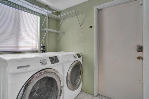 House in Fort Lauderdale, Florida 3 bedrooms, 147.53 sq.m. № 2275174 - photo 13