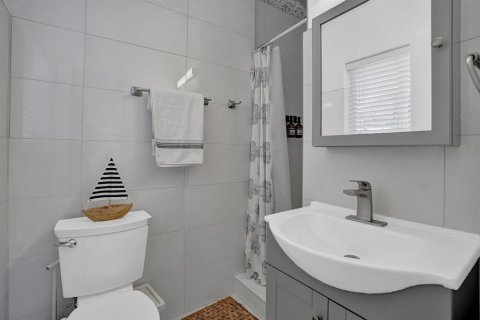 House in Fort Lauderdale, Florida 3 bedrooms, 147.53 sq.m. № 2275174 - photo 15