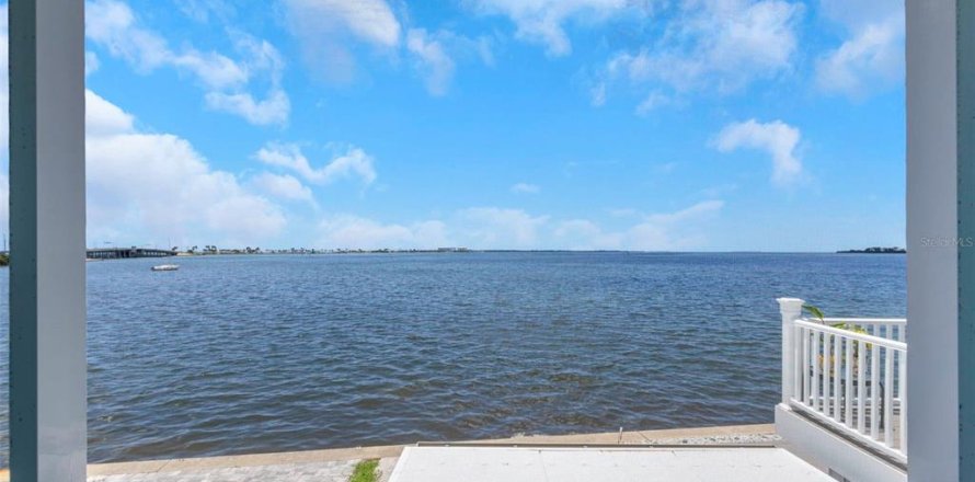 Townhouse in Dunedin, Florida 2 bedrooms, 107.02 sq.m. № 1821354