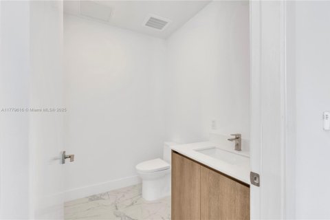 Condo in Sunny Isles Beach, Florida, 2 bedrooms in AURORA  № 2013781 - photo 25