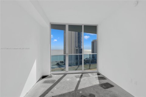 Condo in Sunny Isles Beach, Florida, 2 bedrooms in AURORA  № 2013781 - photo 13