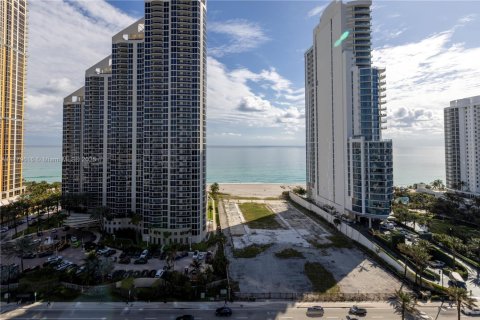 Condo in Sunny Isles Beach, Florida, 2 bedrooms in AURORA  № 2013781 - photo 12