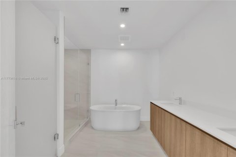 Condo in Sunny Isles Beach, Florida, 2 bedrooms in AURORA  № 2013781 - photo 20