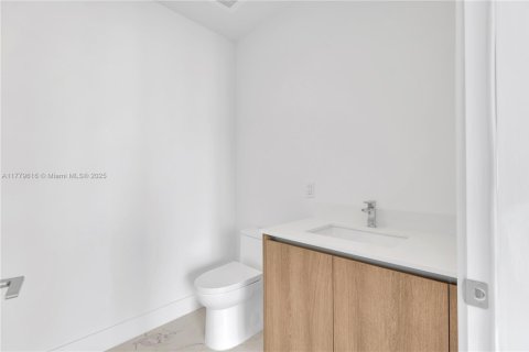 Condo in Sunny Isles Beach, Florida, 2 bedrooms in AURORA  № 2013781 - photo 15