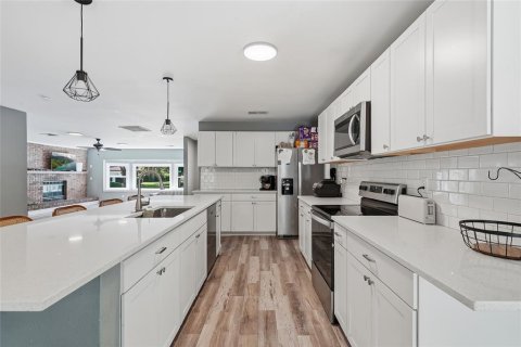 Casa en venta en Spring Hill, Florida, 5 dormitorios, 237.64 m2 № 2306582 - foto 17