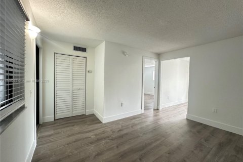 Apartment in Miami, Florida 1 bedroom № 1949457 - photo 3