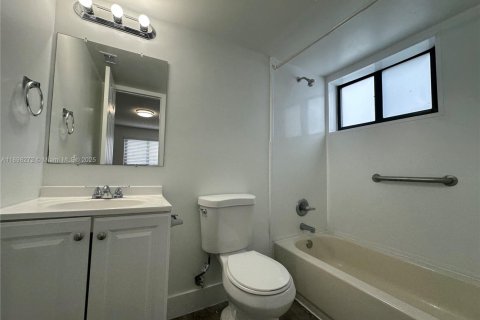 Apartment in Miami, Florida 1 bedroom № 1949457 - photo 15