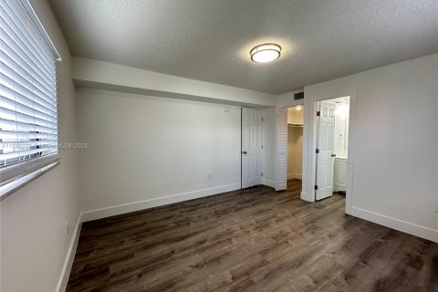 Apartment in Miami, Florida 1 bedroom № 1949457 - photo 14