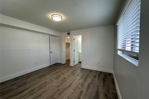 Apartment in Miami, Florida 1 bedroom № 1949457 - photo 13