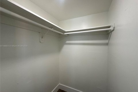 Apartment in Miami, Florida 1 bedroom № 1949457 - photo 19
