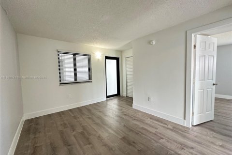 Apartment in Miami, Florida 1 bedroom № 1949457 - photo 6