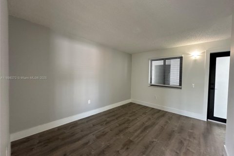 Apartment in Miami, Florida 1 bedroom № 1949457 - photo 7