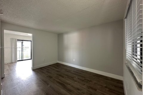 Apartment in Miami, Florida 1 bedroom № 1949457 - photo 5