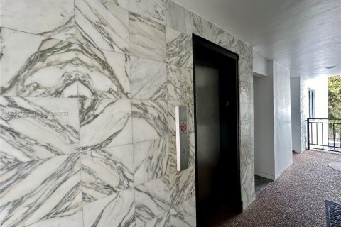 Apartment in Miami, Florida 1 bedroom № 1949457 - photo 24