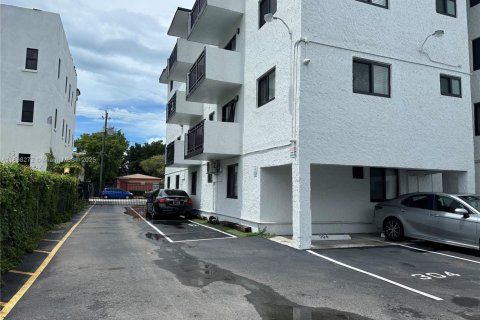 Apartment in Miami, Florida 1 bedroom № 1949457 - photo 28