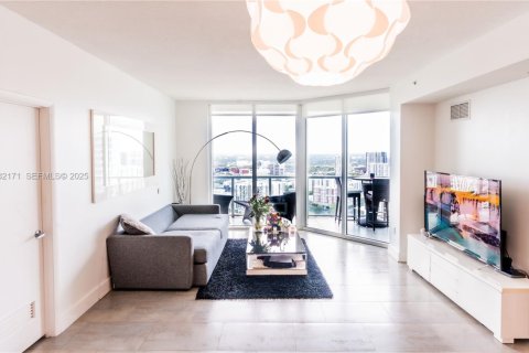 Condo in Miami, Florida, 2 bedrooms № 1990499 - photo 7