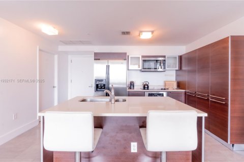 Condo in Miami, Florida, 2 bedrooms № 1990499 - photo 4