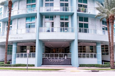 Condo in Miami, Florida, 2 bedrooms № 1990499 - photo 21