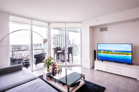 Condo in Miami, Florida, 2 bedrooms № 1990499 - photo 10