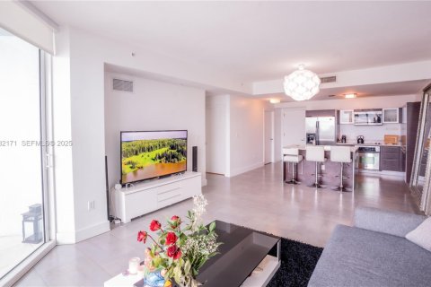 Condo in Miami, Florida, 2 bedrooms № 1990499 - photo 9