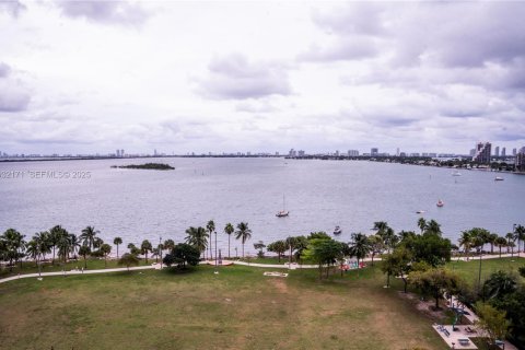 Condo in Miami, Florida, 2 bedrooms № 1990499 - photo 24