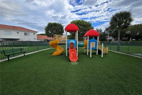 Купить таунхаус в Майами, Флорида 3 спальни, 121.52м2, № 1967728 - фото 15