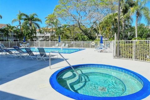 Copropriété à vendre à Sarasota, Floride: 2 chambres, 91.04 m2 № 2234004 - photo 19