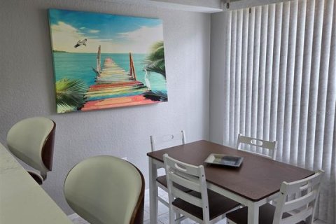 Copropriété à vendre à Sarasota, Floride: 2 chambres, 91.04 m2 № 2234004 - photo 10