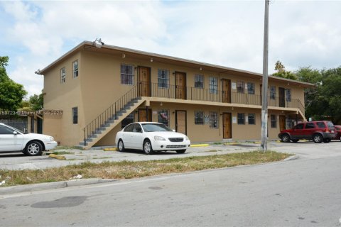 Immobilier commercial à vendre à Miami, Floride: 428.93 m2 № 1985256 - photo 2