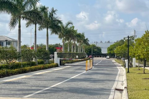 Снять в аренду таунхаус в Хомстед, Флорида 3 спальни, 143.53м2, № 1989217 - фото 1