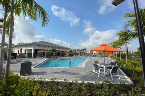 Снять в аренду таунхаус в Хомстед, Флорида 3 спальни, 143.53м2, № 1989217 - фото 2