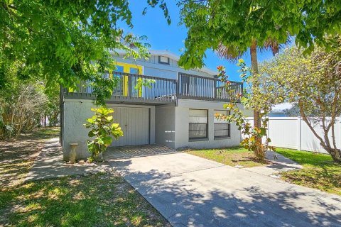 House in Flagler Beach, Florida 2 bedrooms, 126.35 sq.m. № 1722688 - photo 1