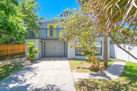 House in Flagler Beach, Florida 2 bedrooms, 126.35 sq.m. № 1722688 - photo 2