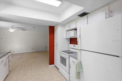 House in Gainesville, Florida 4 bedrooms, 170.48 sq.m. № 2102314 - photo 11