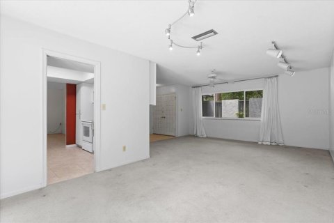 House in Gainesville, Florida 4 bedrooms, 170.48 sq.m. № 2102314 - photo 21