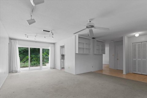 House in Gainesville, Florida 4 bedrooms, 170.48 sq.m. № 2102314 - photo 8