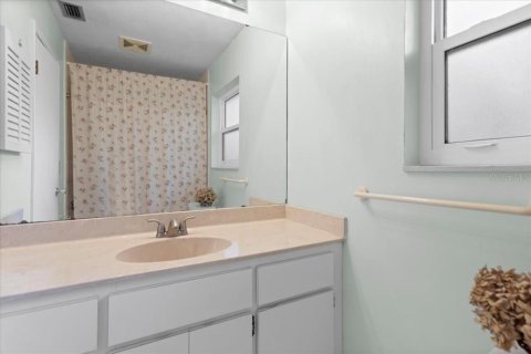 House in Gainesville, Florida 4 bedrooms, 170.48 sq.m. № 2102314 - photo 30